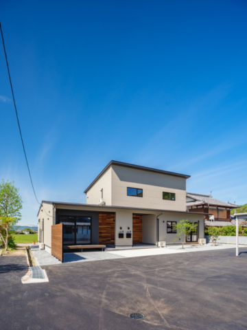 施工事例「スムーズな動線が生み出す、3世代8人が暮らす二世帯住宅」