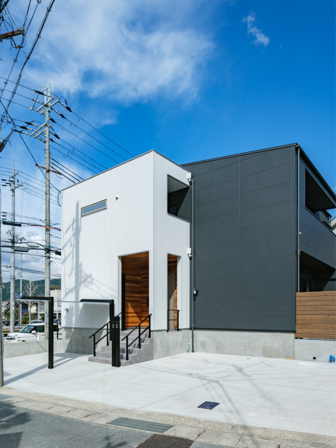 施工例「直線的な外観デザインが魅力の大人のための二世帯住宅」