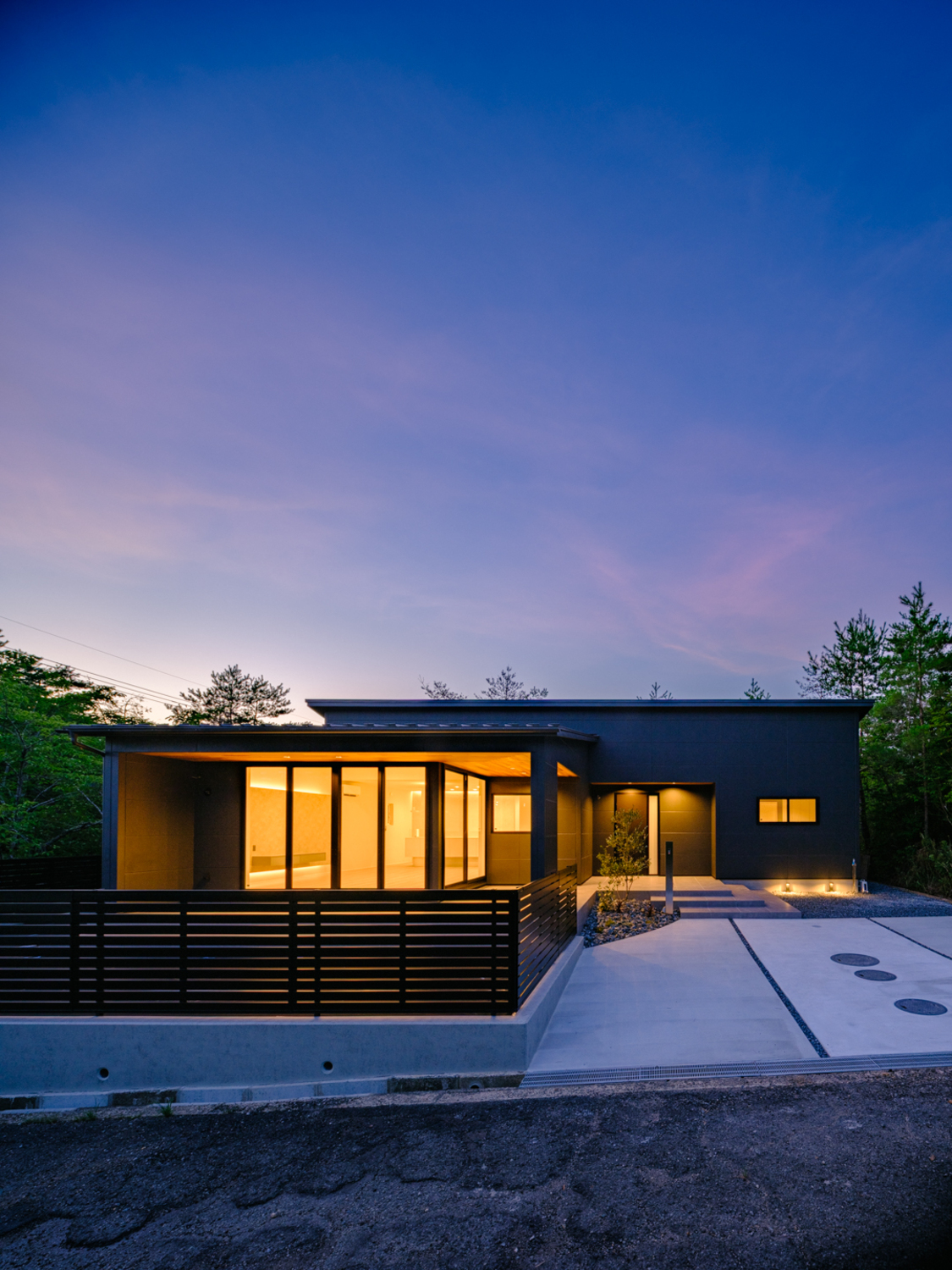 施工事例【平屋暮らし】景色を取り込む大窓の家