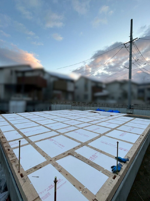 土台敷き・床断熱施工