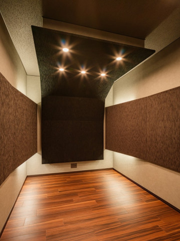 施工例「ネコと暮らす、音楽室のある三階建ての家」